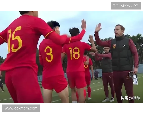 中国足球队全新阵容亮相备战世界杯预选赛 期待年轻球员崭露头角 中国足球队全新阵容亮相备战世界杯预选赛 期待年轻球员崭露头角