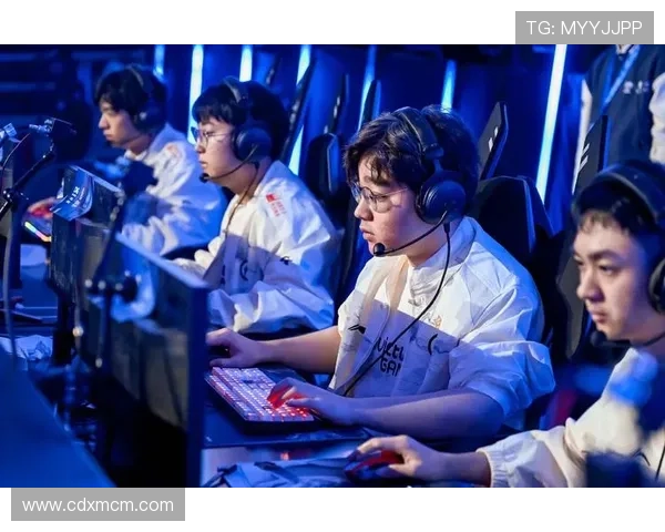 电竞界新晋选手表现抢眼，成为赛场热议焦点