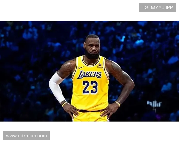 NBA新赛季开幕战精彩对决 詹姆斯领衔湖人力拼勇士全力争胜 NBA新赛季开幕战精彩对决 詹姆斯领衔湖人力拼勇士全力争胜