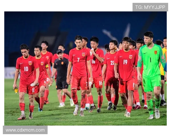 中国足球全力备战世界杯预选赛 新老球员竞争激烈期待突破 中国足球全力备战世界杯预选赛 新老球员竞争激烈期待突破