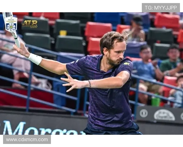 最新网球赛事战报:焦点对决与惊人逆转,明星球员精彩表现不容错过 最新网球赛事战报:焦点对决与惊人逆转,明星球员精彩表现不容错过